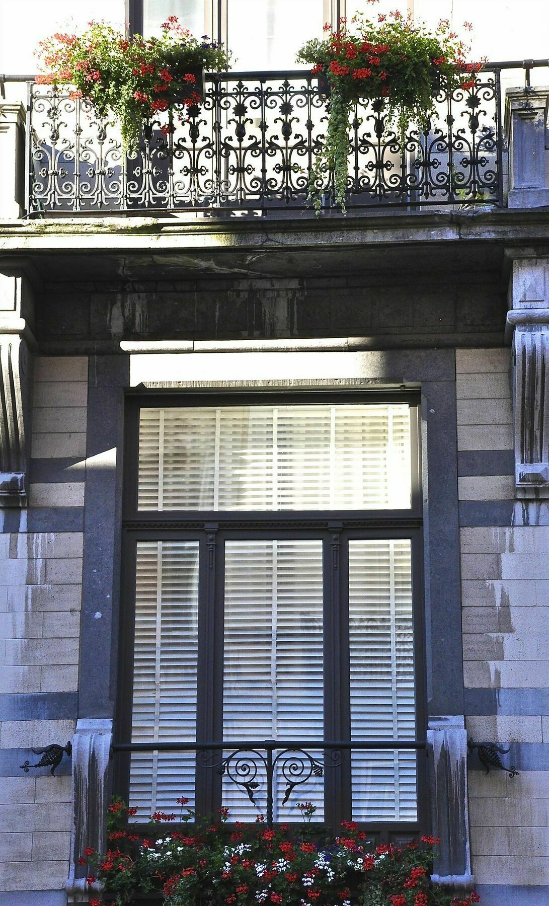 B&B Un Jardin En Ville Saint-Gilles Экстерьер фото